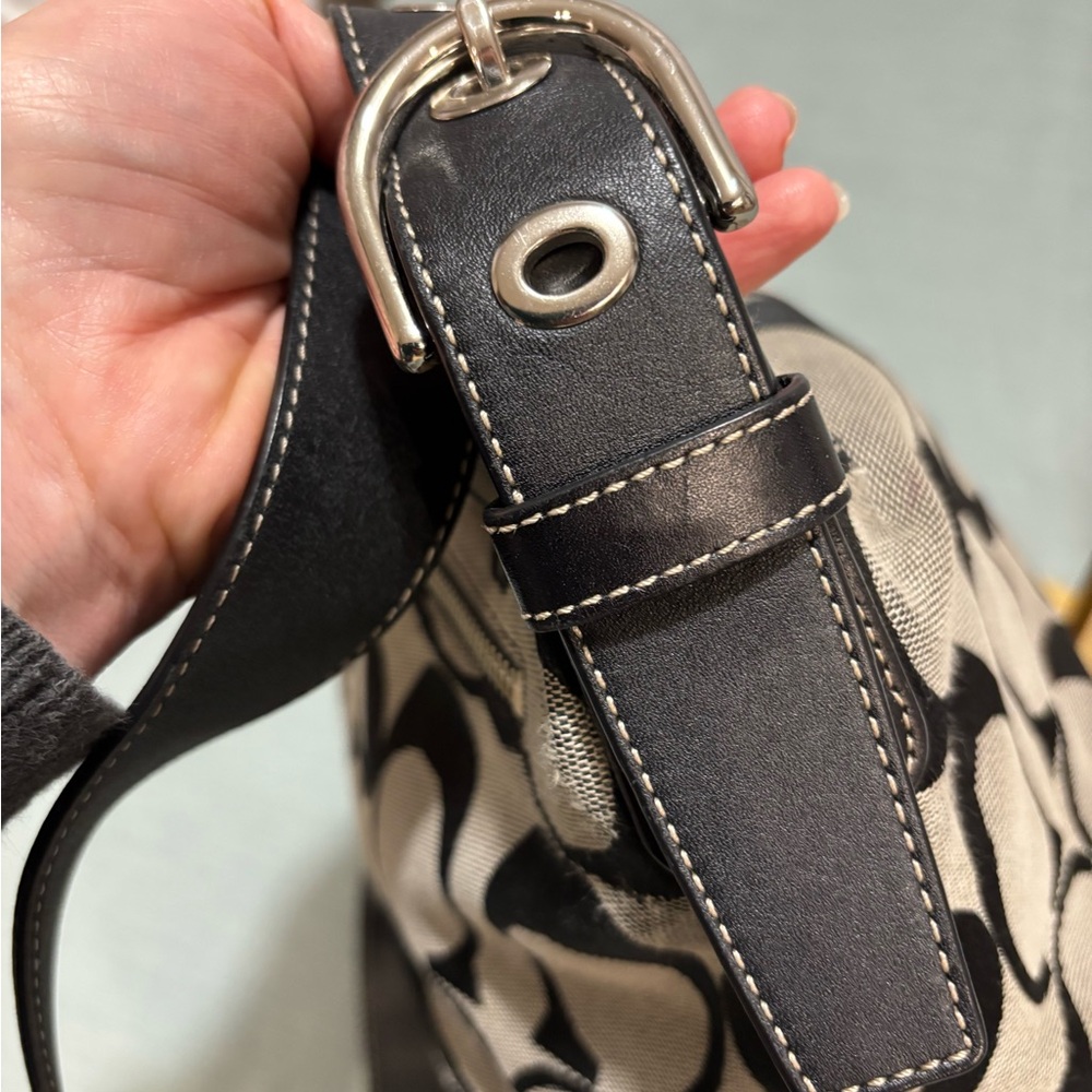 Coach F15067 Black and Gray Shoulder Bag Very Clean Inside - Picture 5 of 16